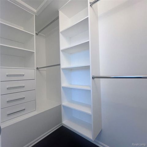 27994 Hopkins Drive, Novi, MI 48377