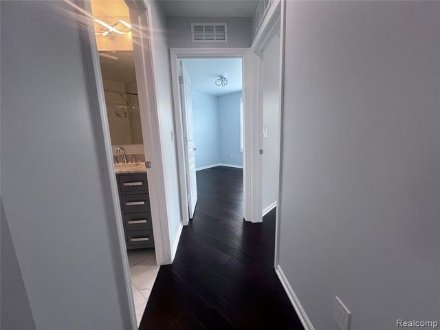 27994 Hopkins Drive, Novi, MI 48377