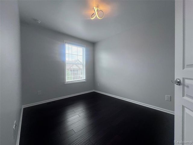 27994 Hopkins Drive, Novi, MI 48377