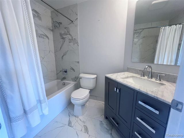 27994 Hopkins Drive, Novi, MI 48377