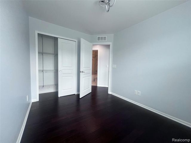 27994 Hopkins Drive, Novi, MI 48377