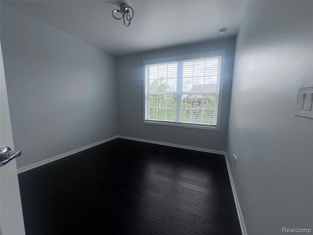 27994 Hopkins Drive, Novi, MI 48377