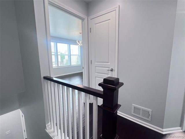 27994 Hopkins Drive, Novi, MI 48377