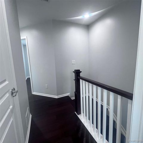 27994 Hopkins Drive, Novi, MI 48377