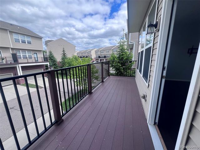 27994 Hopkins Drive, Novi, MI 48377