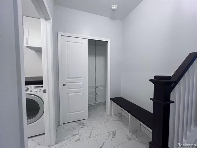 27994 Hopkins Drive, Novi, MI 48377