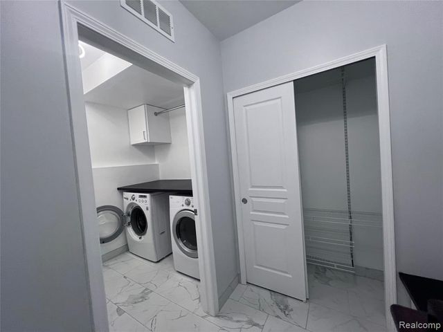 27994 Hopkins Drive, Novi, MI 48377