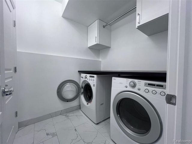 27994 Hopkins Drive, Novi, MI 48377