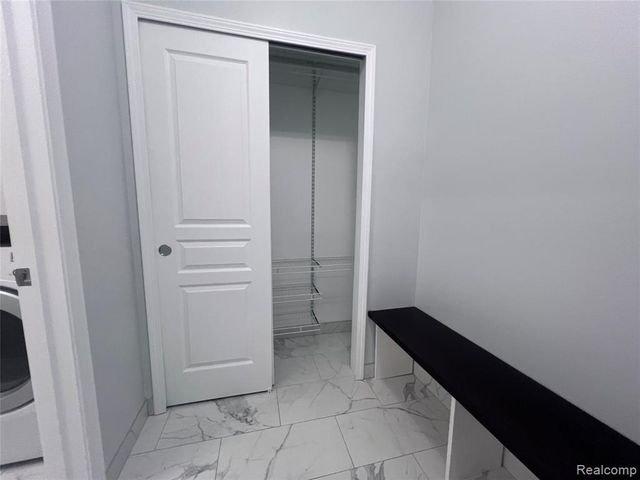 27994 Hopkins Drive, Novi, MI 48377