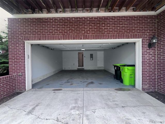 27994 Hopkins Drive, Novi, MI 48377