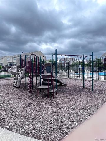 27994 Hopkins Drive, Novi, MI 48377