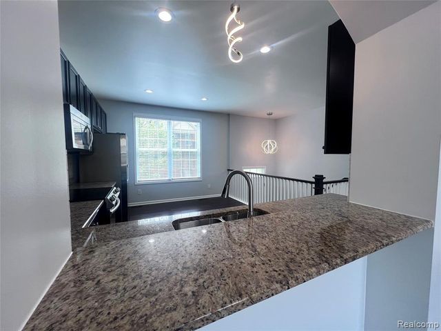 27994 Hopkins Drive, Novi, MI 48377