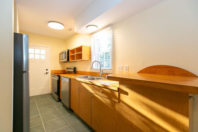 87 America Street B, Charleston, SC 29412