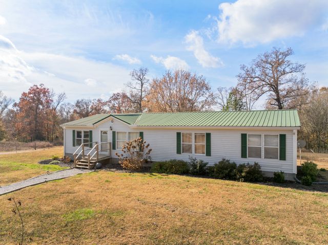 875 Lindsey Rd, Parsons, TN 38363