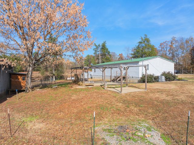 875 Lindsey Rd, Parsons, TN 38363