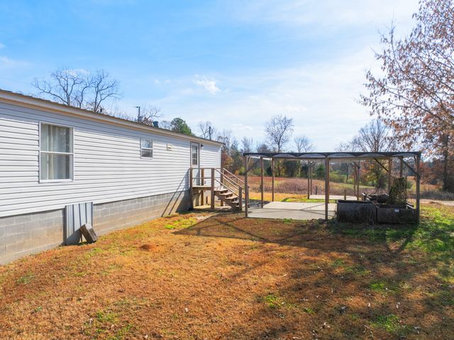 875 Lindsey Rd, Parsons, TN 38363