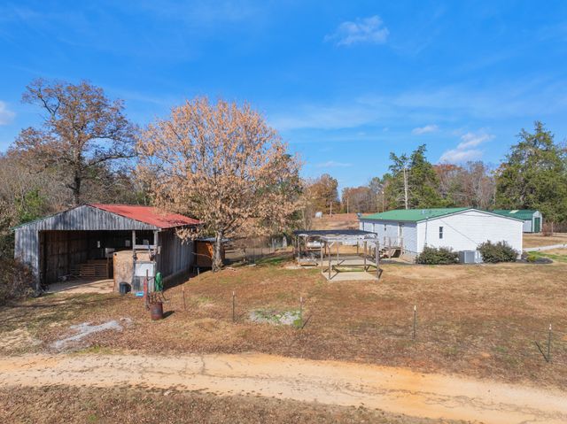 875 Lindsey Rd, Parsons, TN 38363