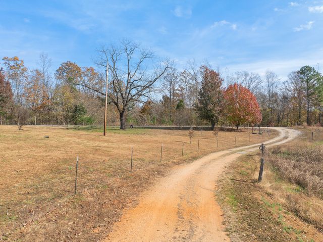 875 Lindsey Rd, Parsons, TN 38363