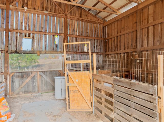 875 Lindsey Rd, Parsons, TN 38363