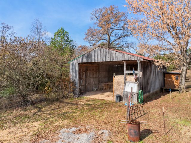 875 Lindsey Rd, Parsons, TN 38363