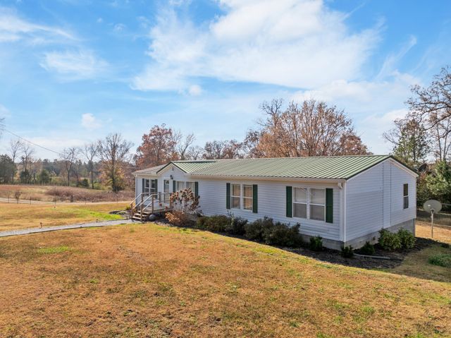 875 Lindsey Rd, Parsons, TN 38363