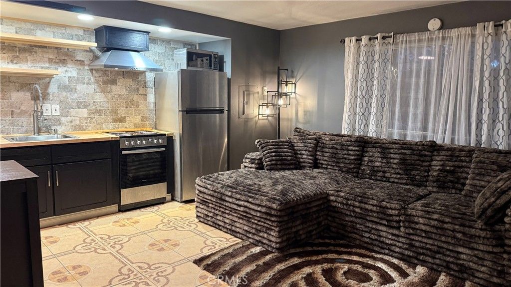 Image 1 of property listing at 7904 Laurel Canyon 12, North Hollywood, CA 91605