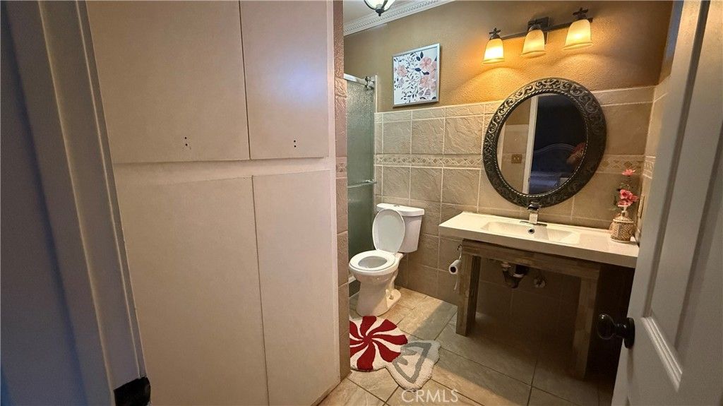 Image 11 of property listing at 7904 Laurel Canyon 12, North Hollywood, CA 91605