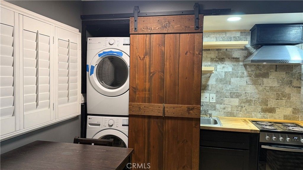 Image 15 of property listing at 7904 Laurel Canyon 12, North Hollywood, CA 91605