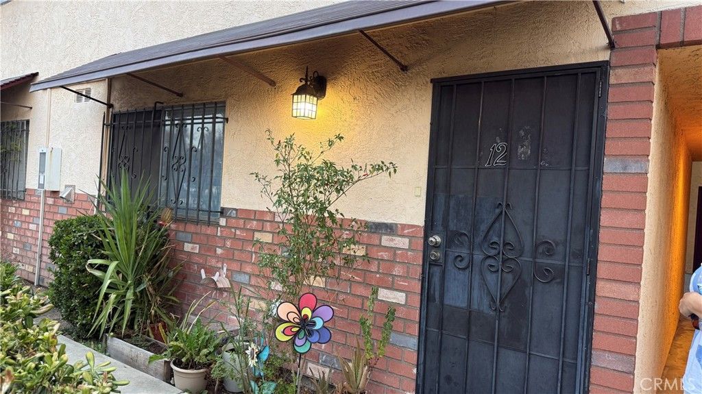Image 16 of property listing at 7904 Laurel Canyon 12, North Hollywood, CA 91605