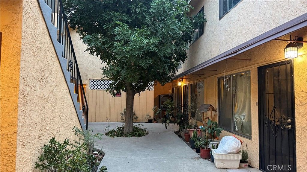 Image 17 of property listing at 7904 Laurel Canyon 12, North Hollywood, CA 91605