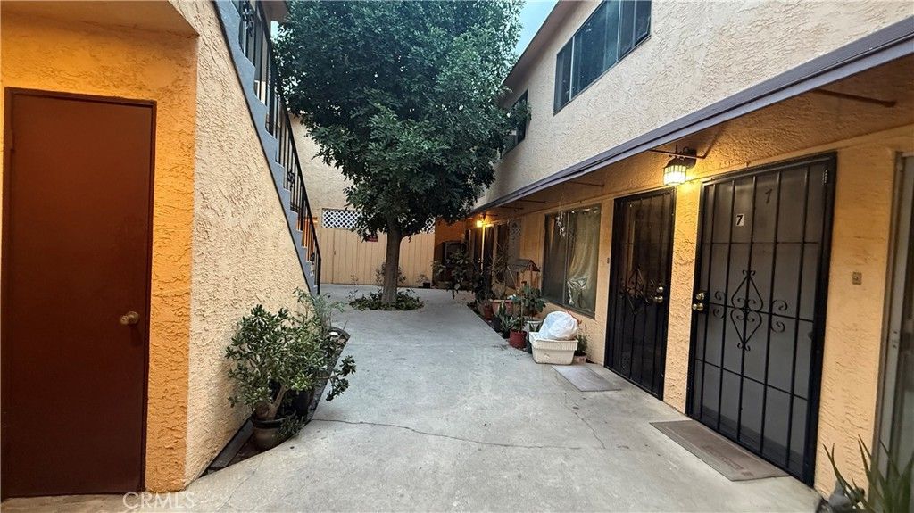 Image 18 of property listing at 7904 Laurel Canyon 12, North Hollywood, CA 91605