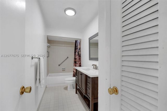 2970 NE 16th Ave 214, Oakland Park, FL 33334
