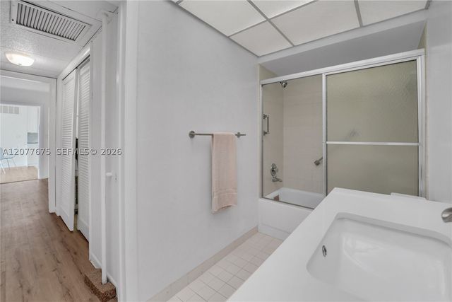 2970 NE 16th Ave 214, Oakland Park, FL 33334
