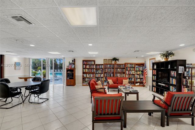 2970 NE 16th Ave 214, Oakland Park, FL 33334