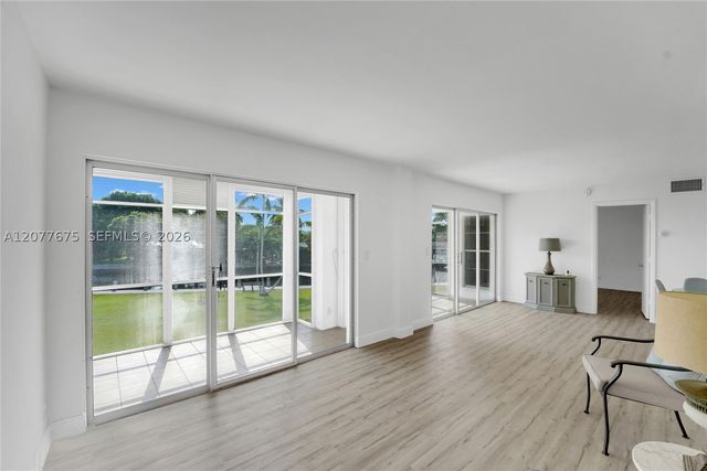 2970 NE 16th Ave 214, Oakland Park, FL 33334