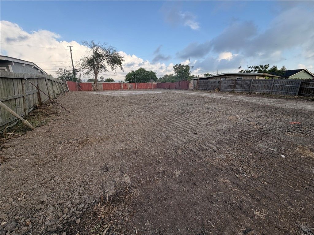 925 Virgil Dr, Corpus Christi, TX 78412 — photo 2