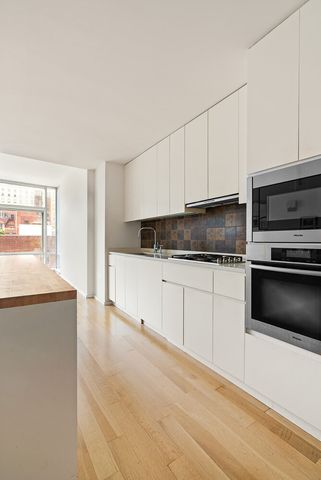 425 W 53rd St Apt 706, New York City, NY 10019