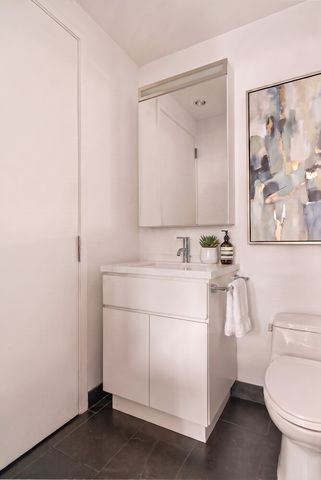 425 W 53rd St Apt 706, New York City, NY 10019