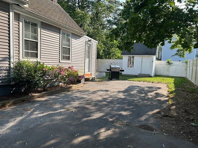 61 Stetson St, Whitman, MA 02483