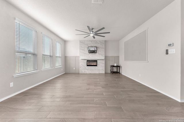 2448 Hiddenbrooke Trce, Seguin, TX 78155