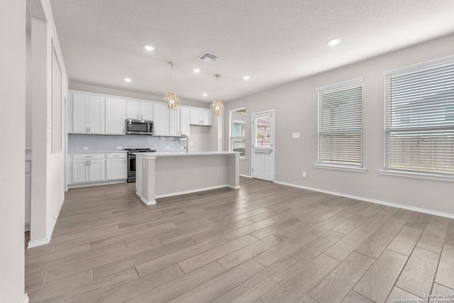 2448 Hiddenbrooke Trce, Seguin, TX 78155