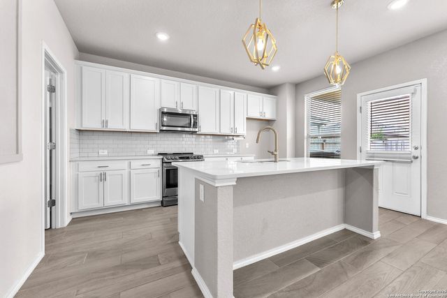 2448 Hiddenbrooke Trce, Seguin, TX 78155