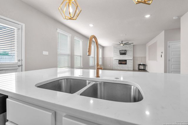 2448 Hiddenbrooke Trce, Seguin, TX 78155