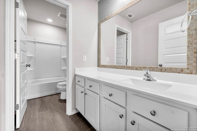 2448 Hiddenbrooke Trce, Seguin, TX 78155