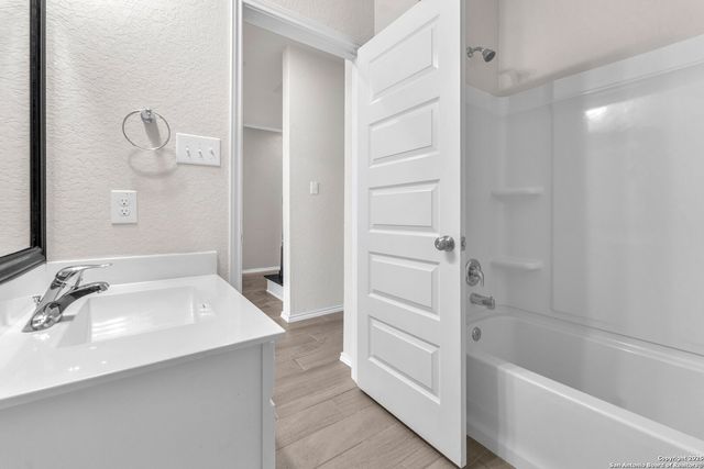 2448 Hiddenbrooke Trce, Seguin, TX 78155