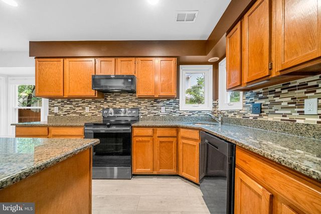 7827 BOLD LION LN, Alexandria, VA 22315