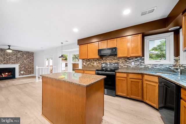 7827 BOLD LION LN, Alexandria, VA 22315