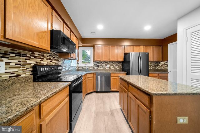 7827 BOLD LION LN, Alexandria, VA 22315