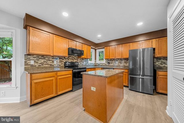 7827 BOLD LION LN, Alexandria, VA 22315