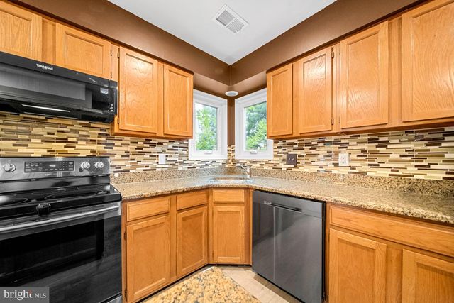 7827 BOLD LION LN, Alexandria, VA 22315